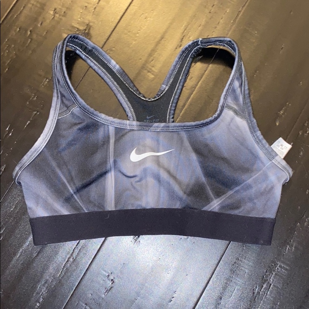 Youth Medium Nike Sports Bra